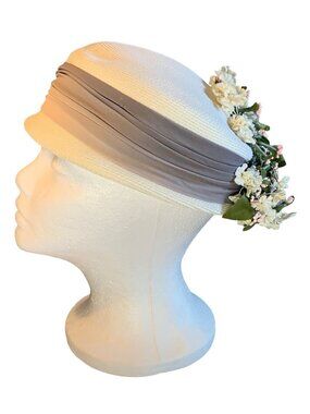 Ladies Ivory Hat with Gray Fabric Band and Small Flowers Size 22 Vintage